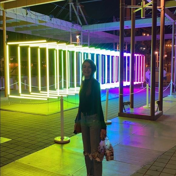 Meet your Posher, Paige - Picture 4 of 5